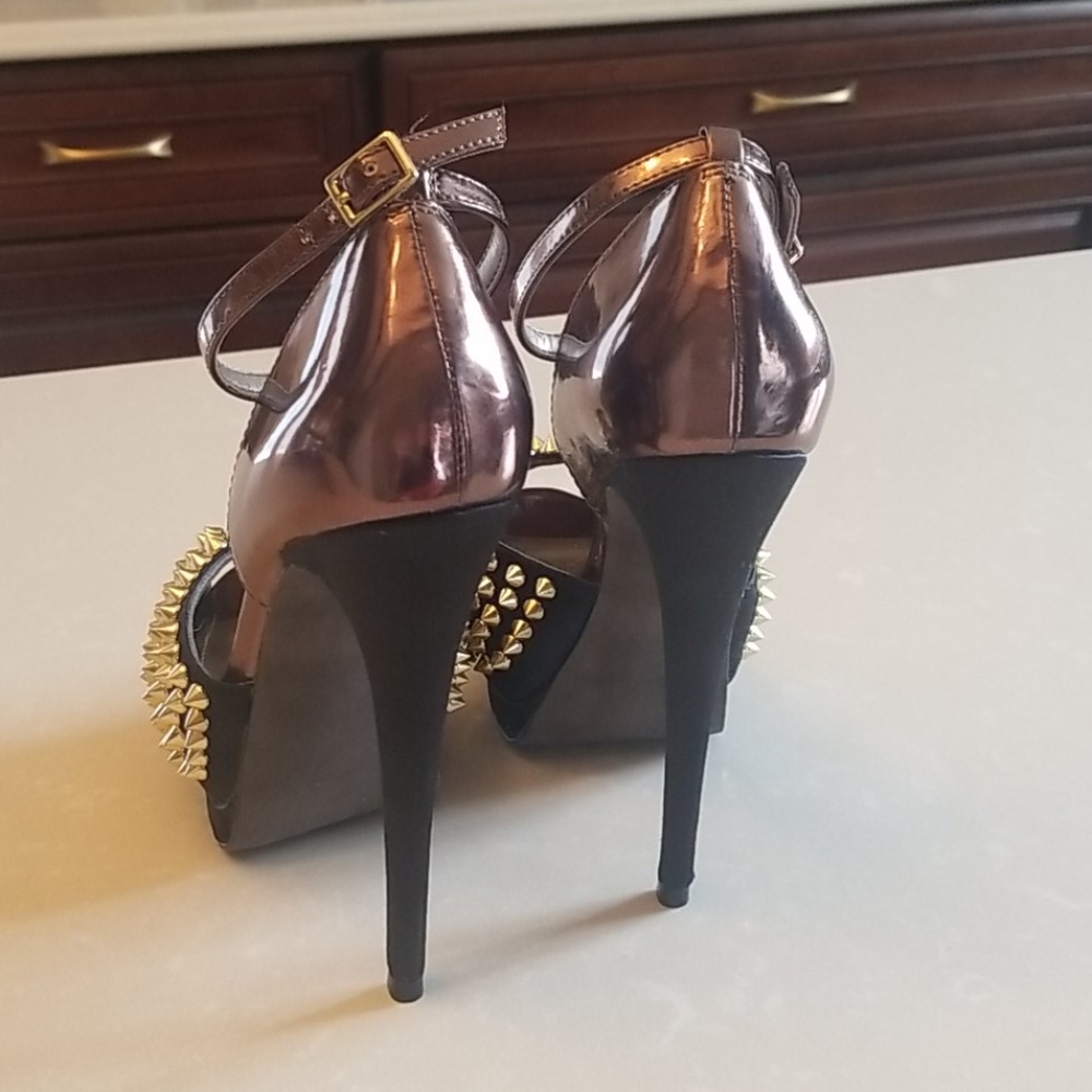 Steve Madden Metal Studded Bronze 6M Shoe - Picture 4 of 8
